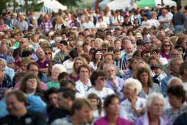 Crowd at the symphony concert at the Lemonade Concert and Art Fair, St. Cloud State University