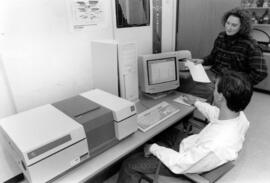 Students use a computer, St. Cloud State University