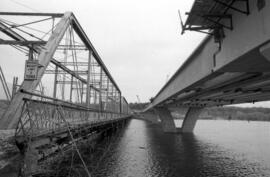 Old and new 10th Street Bridge