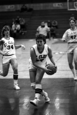 Dawn Anderson drives to the basket with a basketball during a game against South Dakota State University, St. Cloud State University