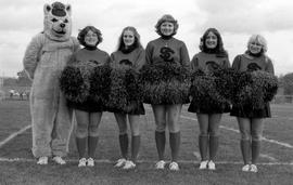 St. Cloud State cheerleaders and mascot