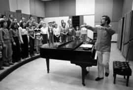 Stephen Fuller teaches a music class, St. Cloud State University