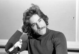 Journalist Geraldo Rivera speaks to a class, St. Cloud State University
