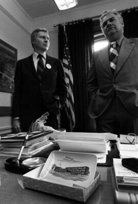 Charles Graham gives St. Cloud mayor Al Loehr a gift from Denmark, St. Cloud State University