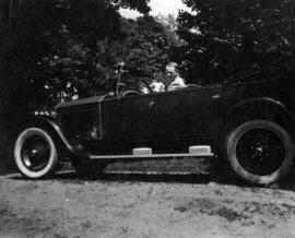 Sinclair Lewis sits in a car