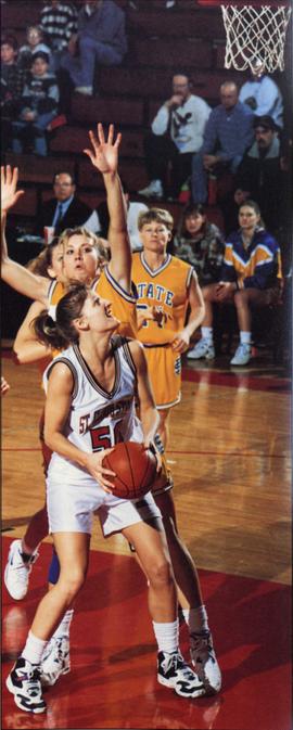 Brenda Meyer looks to shoot, St. Cloud State University