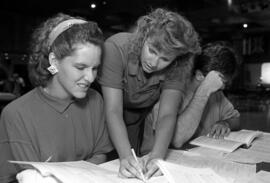 New students get help registering for classes during orientation, St. Cloud State University