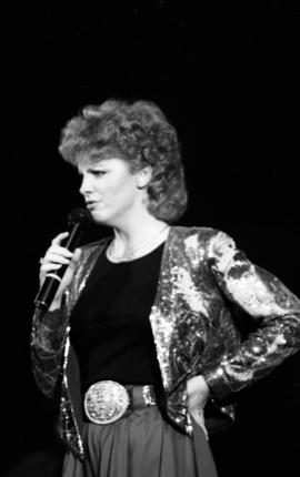 Reba McEntire performs at Stewart Hall (1948), St. Cloud State University