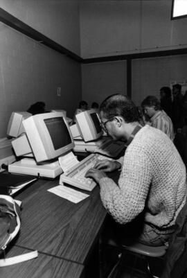 Student uses a computer, St. Cloud State University