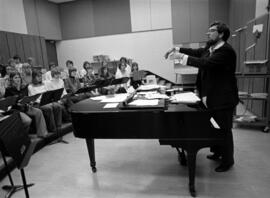 Stephen Fuller teaches a music class, St. Cloud State University