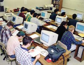 Students use computers, St. Cloud State University