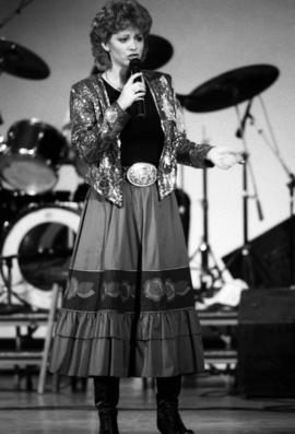 Reba McEntire performs at Stewart Hall (1948), St. Cloud State University