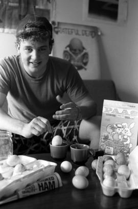 Art student Jeff Gavin colors Easter eggs, St. Cloud State University