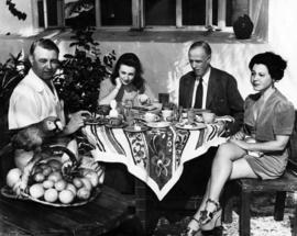 Sinclair Lewis, Marcella Powers, Mr. and Mrs. Bron Dahlberg sit at a table, Grand Hotel, Miami, Florida