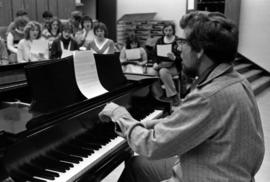 Stephen Fuller teaches a music class, St. Cloud State University