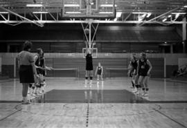 St. Cloud State woman basketball player shoots a free throw against Mankato State