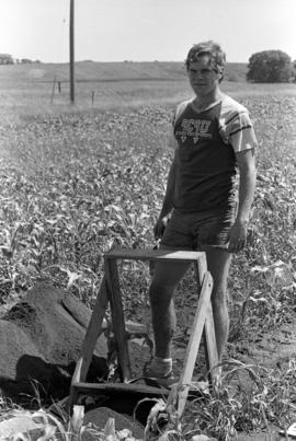 Frank Howe at an archaeological dig in Cold Spring, Minnesota, St. Cloud State University