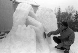 Artist Larry Saatzer creates a Minnesota Twins face ice sculpture to celebrate the Minnesota Twins World Series victory