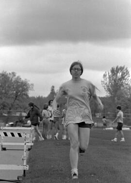 St. Cloud State woman runs in a track meet