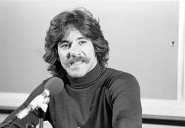 Journalist Geraldo Rivera speaks to a class, St. Cloud State University