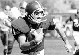 Football player Harry Weilage runs with the ball, St. Cloud State University