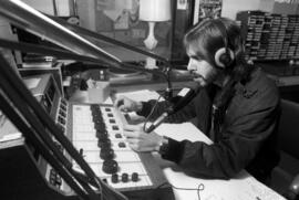 Al Neff broadcasts at KVSC studios, St. Cloud State University