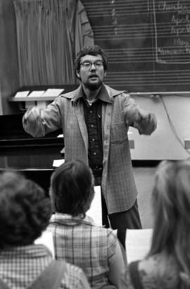 Stephen Fuller teaches a music class, St. Cloud State University