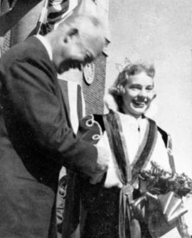 General Dwight D. Eisenhower crowns Joyce Pearson as the 1952 homecoming queen, St. Cloud State University