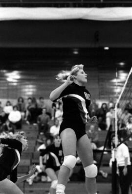 Sheri Mandell during a volleyball match, St. Cloud State University