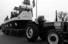 Knights of Columbus homecoming parade float, St. Cloud State University