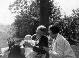 Sinclair Lewis, wife Dorothy Thompson and son Michael Lewis