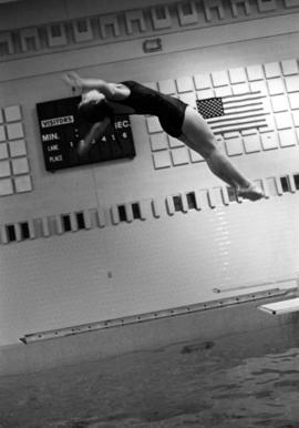 St. Cloud State woman diver dives into a pool