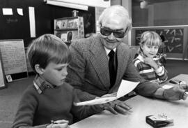 Gordon Mortrude sits with children, St. Cloud State University