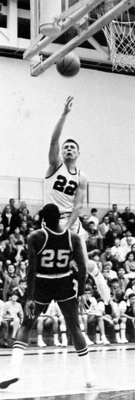 Tom Ditty goes up for a layup, St. Cloud State University