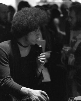 A woman speaks, Day of Peace protest, St. Cloud State University