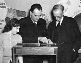 Sinclair Lewis and Marcella Powers visit J. Edgar Hoover at FBI headquarters, Washington, D.C.