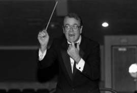 Bruce Moss conducts the Wind Ensemble, St. Cloud State University