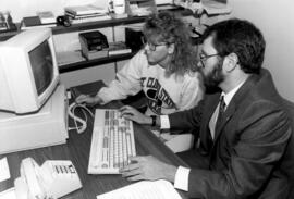 Students use a computer, St. Cloud State University